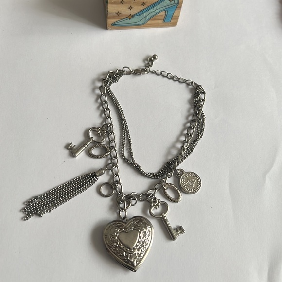 Vintage Minimalist Picture Charm Bracelet - Picture 3 of 4